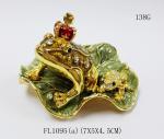 Leaves the frog shape trinket box with rhinestone for lovely jewelry box