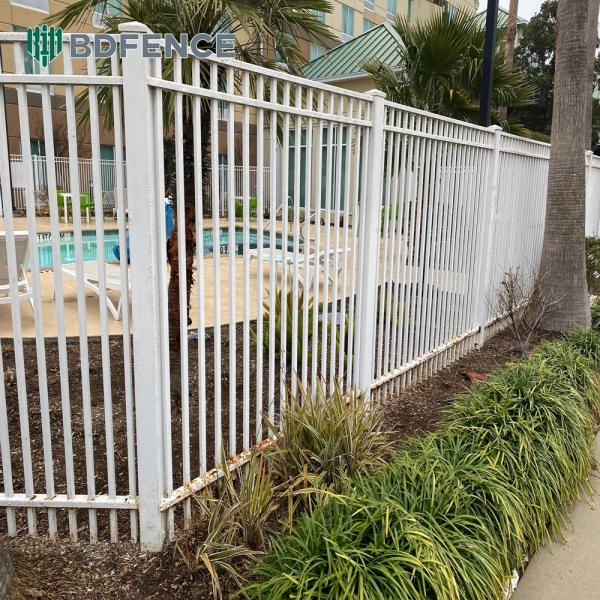 Anti-UV Projection Ready Tubular Steel Fence Display Surface
