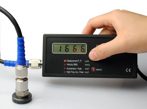 Quality Portable Vibration Tester True RMS Measurement Measuring Vibration Velocity , Displacement for sale