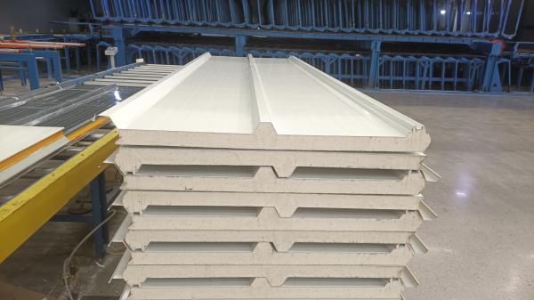 Customized Color Coated PU Foam Insulated Sandwich Roofing Panel Rock Wool