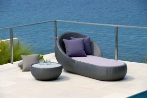 Wholesale hotel garden sun lounger rattan chaise lounge from china suppliers