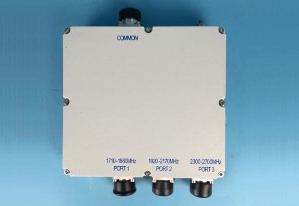Quality 2300 - 2700 MHZ Triple Band Combiner LTE WCDMA GSM for sale