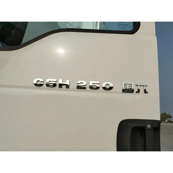 Shacman Heavy Duty 4X2 Refrigerated Truck 15t Frozen Food Transport Vehicle