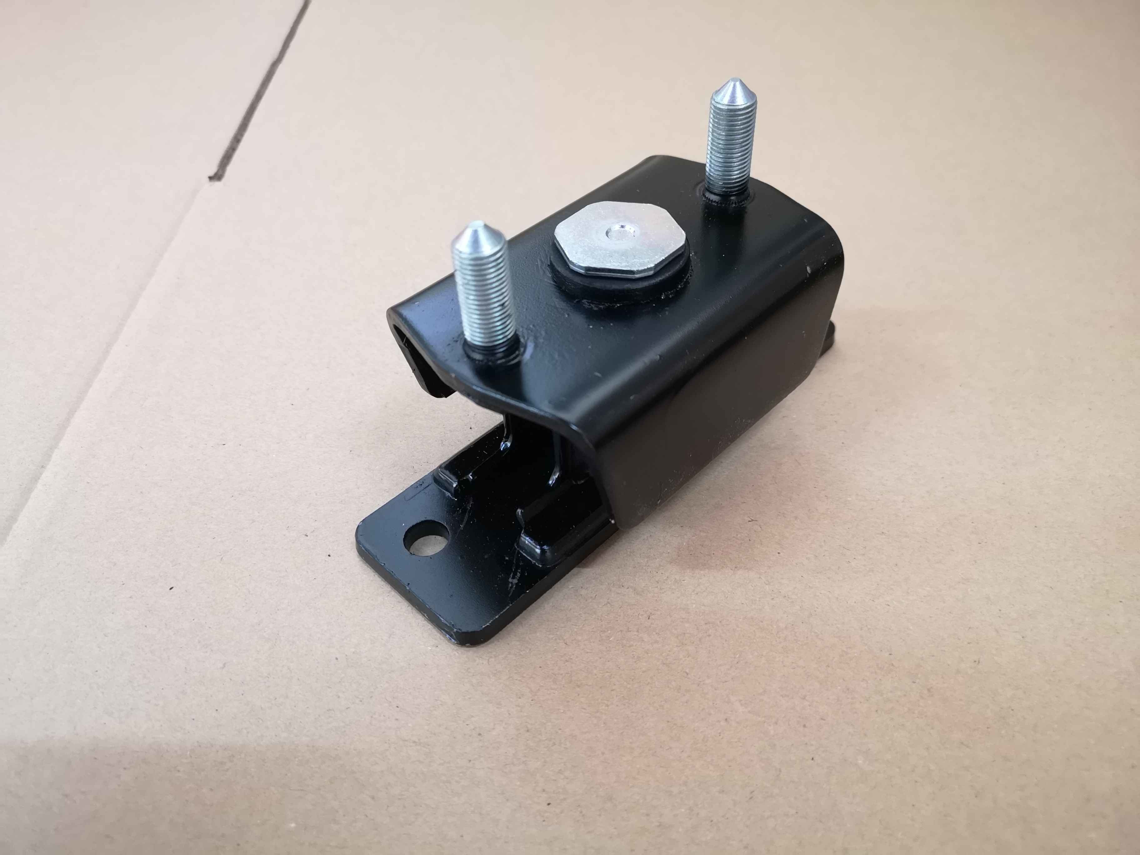 Pickup 4JK1 4JJ1 Engine Rubber Cushion 8981933460 Two Install Holes Not In Middle