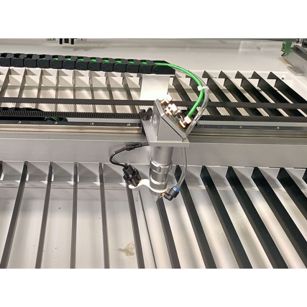 Enclosed laser head PVC MDF Acrylic Sheet Laser Cutting Machine Co2 Leather Laser Engraving Machine