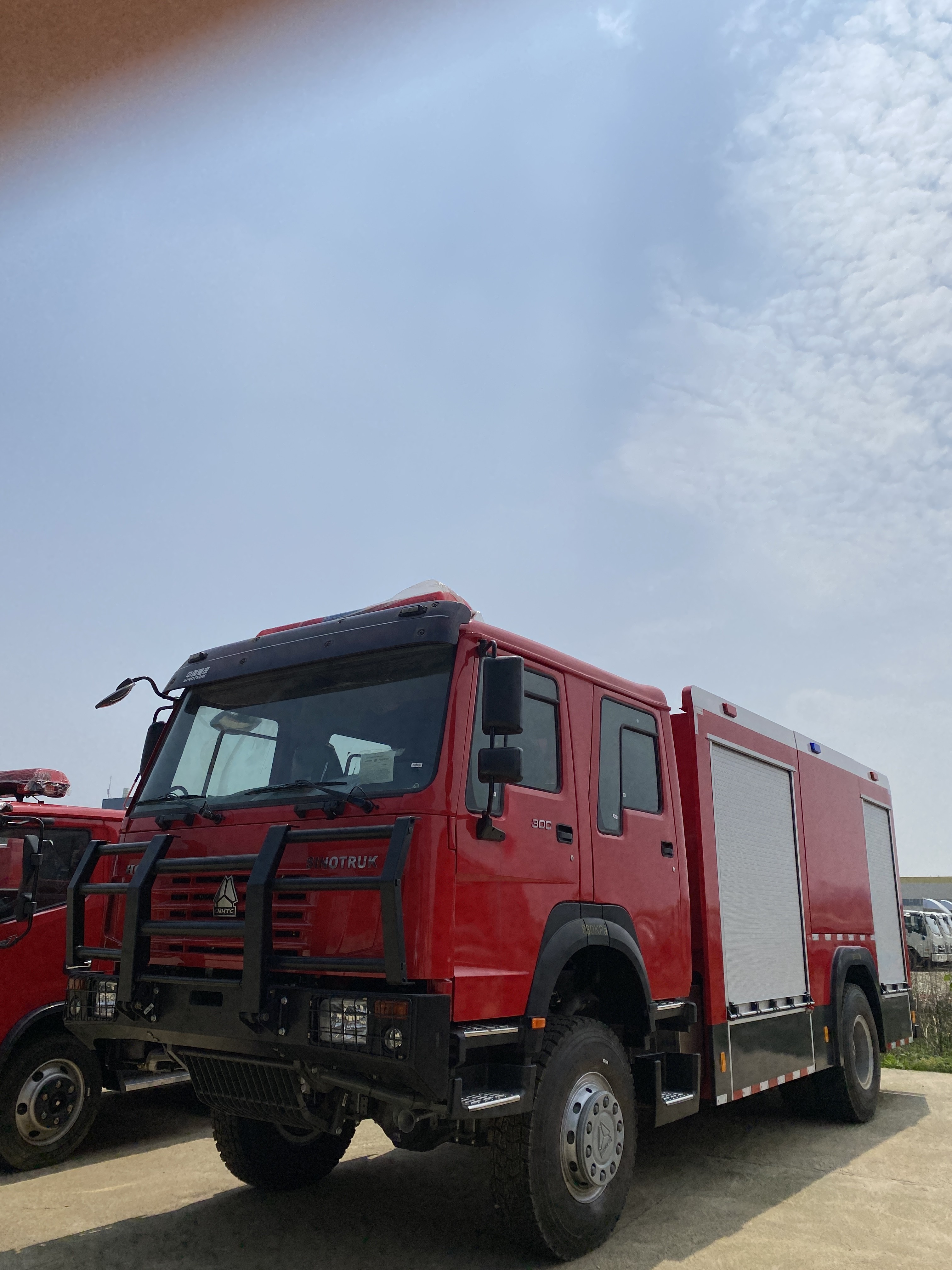 Shacman 6X4 Road Vehicle Diesel Engine Fire Fighting Truck Horsepower 351 450hp