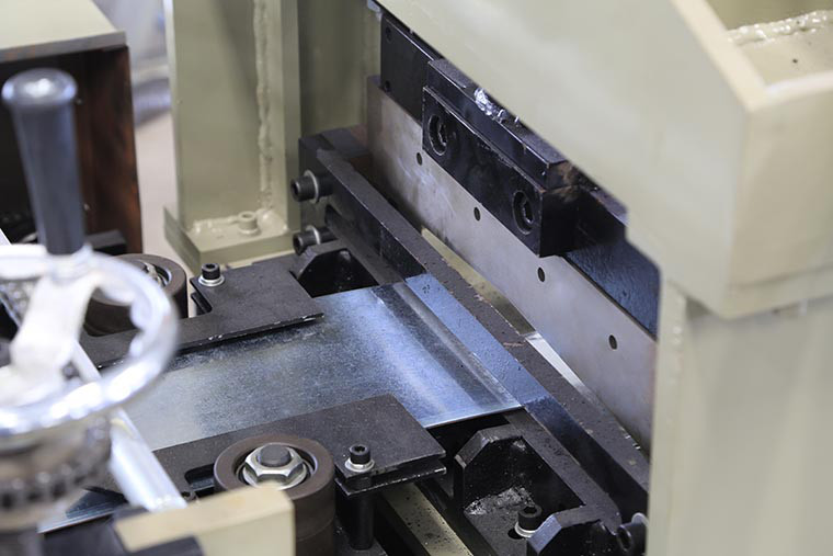 GCr15 Roller Thickness 1.5mm Purlin Roll Forming Machine
