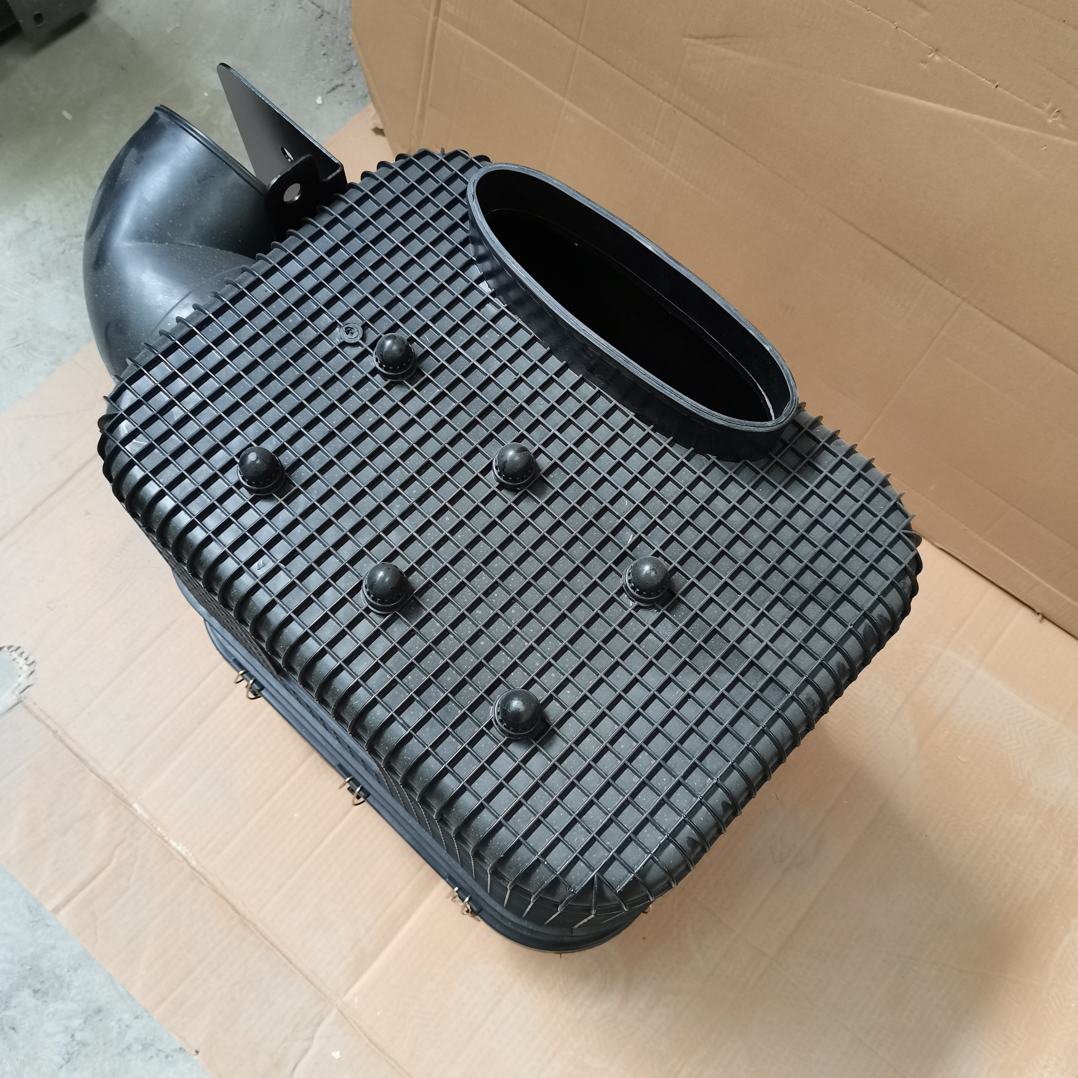 Oil filter assembly for CNHTC 00588