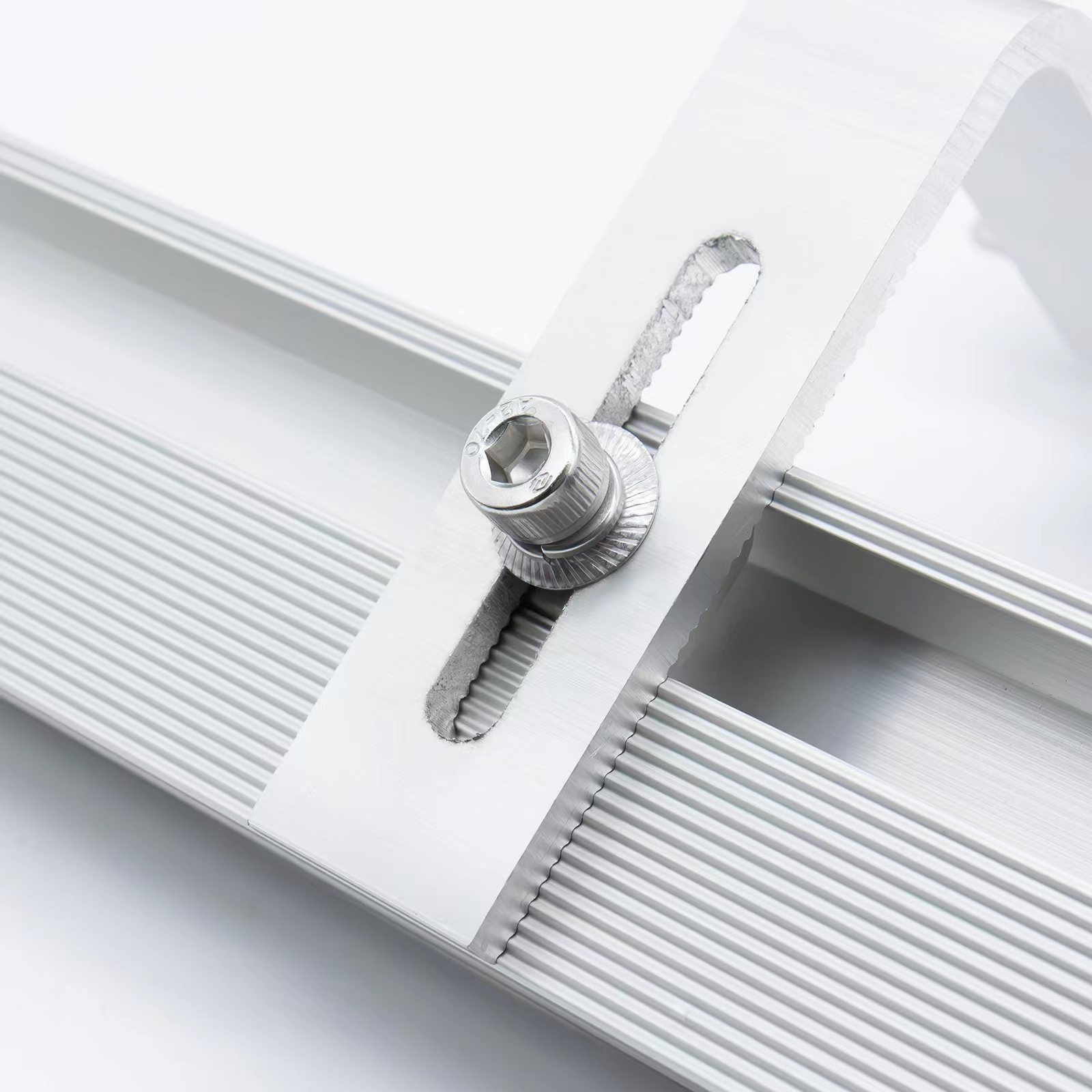 Solar Roof Aluminum Hook Installation Site on Tile Roof for 1.4KN/m2 Snow Load