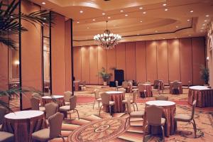 Wholesale Space Saving Furniture Acoustic Folding Screen Room Dividers for Dining Room from china suppliers