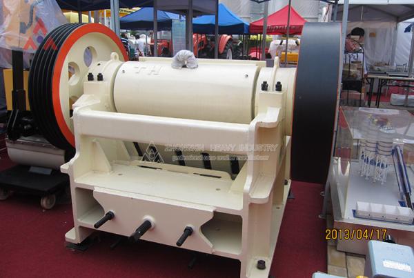 China large jaw crushing equipment factory price crushing equipment for rock ore