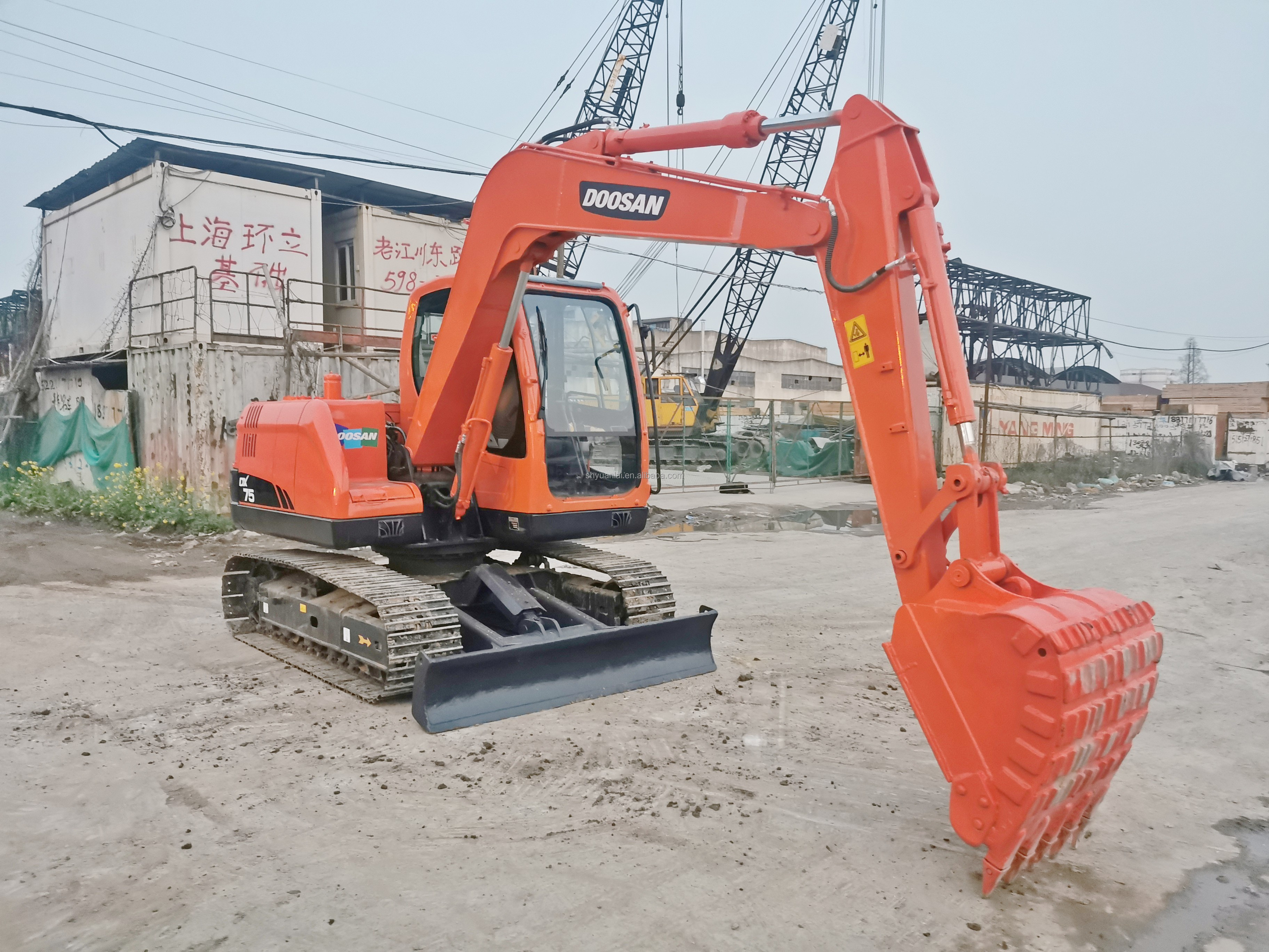 DOOSAN DX75 Excavator Energy-Saving and Affordable for Used Hand Crushing Requirements