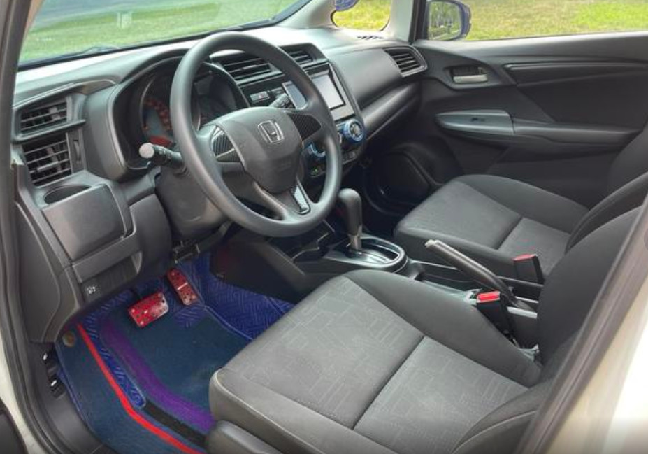 Used Small Gasoline Sedan Vehicle 1.5L CVT Max Pro 188km/h Speed 5 Doors Hatchback Oil Petrol Car for Honda Fit