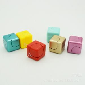 Wholesale 3.5cm white or other color finger spinning fidget cubes from china suppliers