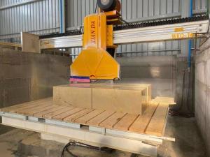 China Middle Block Stone Cutting Bridge Saw Cutting Machine With Adjust Wear Space on sale