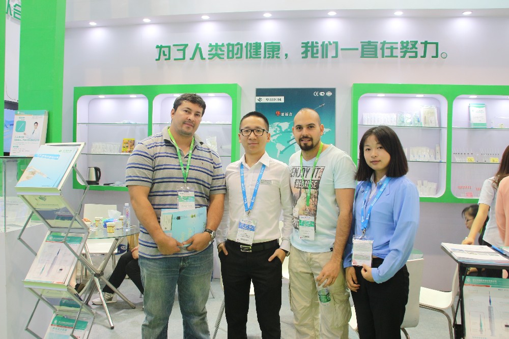 Power free disposable medical examination latex gloves