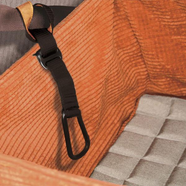 Hot Selling Soft Comfortable Portable Dog Booster Car Seat with Clip-on Safety Leash