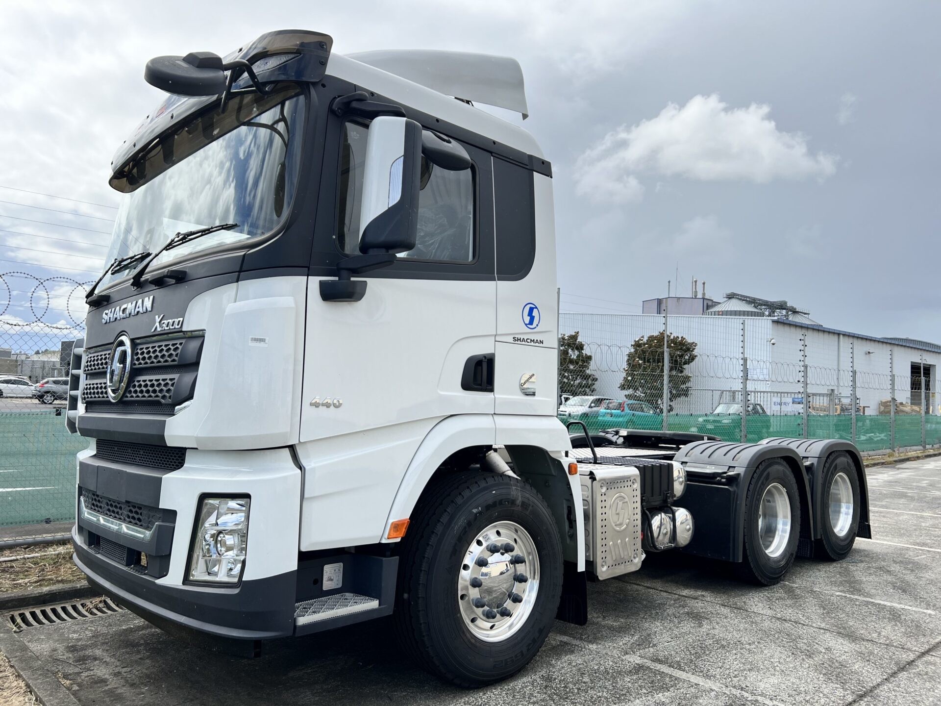 SHACMAN X3000 6x4 Tractor Truck 351 - 450hp For Algeria Maket