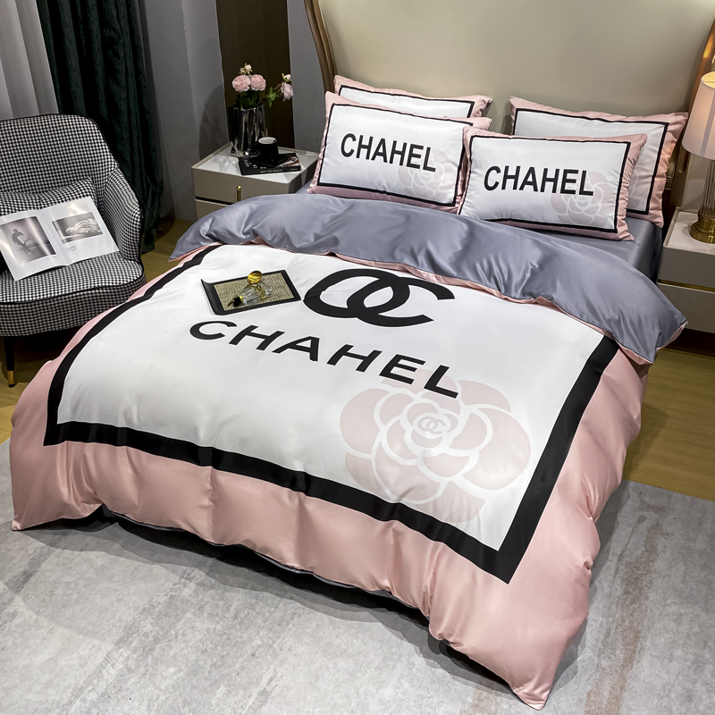 Luxurious Retreat Four Piece Bedding Set With All-Season Ice Silk Bedding Set