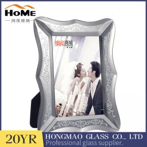 China Luxury Design Silver Glass Picture Frames 5x7 Vertical Standing With Matte Button on sale