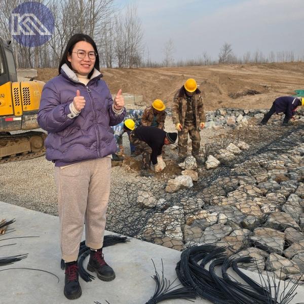 Sturdy And Long Lasting PVC Coated Steel Gabion Wire Baskets For Water