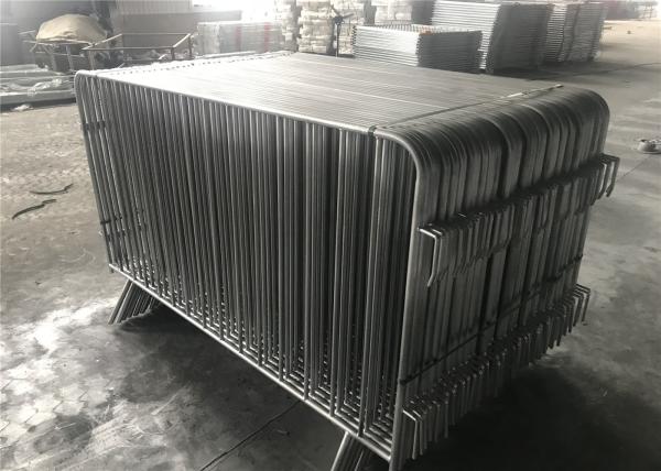 Cross Foot Crowd Control Barriers 1100*2350mm Width Upright OD19 mm spacing