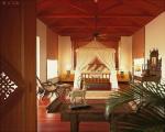 South East Asia Style Hotel Bedroom Furniture Sets With Custom Oak Veneer
