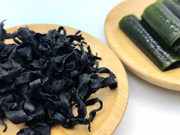 Slightly Salty Wakame Dry Seaweed Undaria Pinnatifida For Japanese Soups And