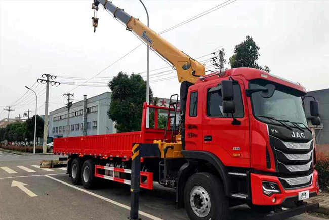 Shacman Howo Chassis Truck-Mounted Crane For All Your Lifting And Transport Needs