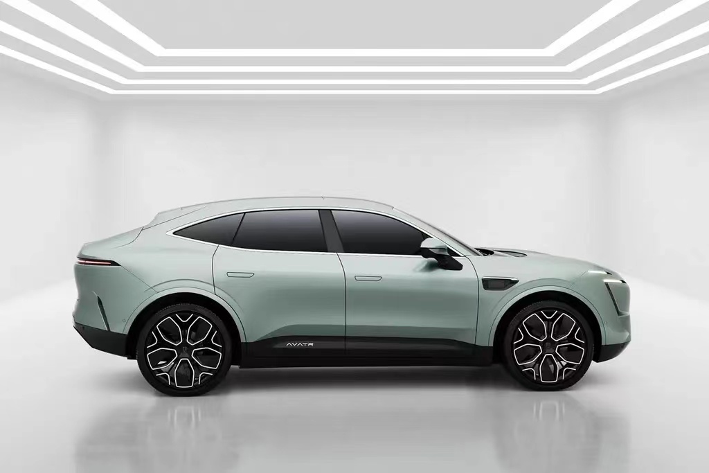 AVATR-11 2024 Dual Motor Electric Car with Panoramic Sunroof 555km NEDC Range and 200km/h High Speed Maximum Power 435kW
