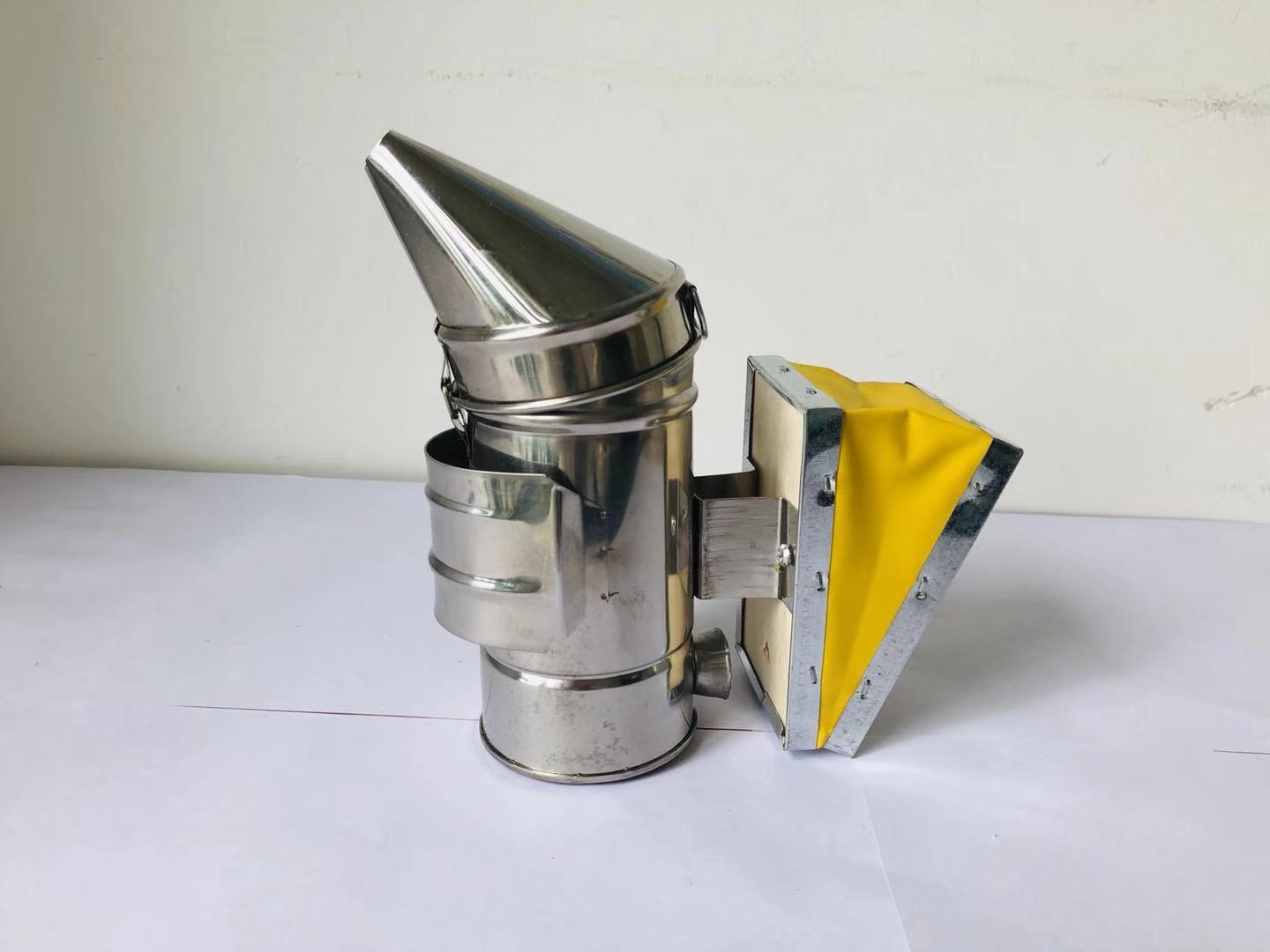 Durable American Style Bee Hive Smoker Mini Size of Bee Hive Smoker