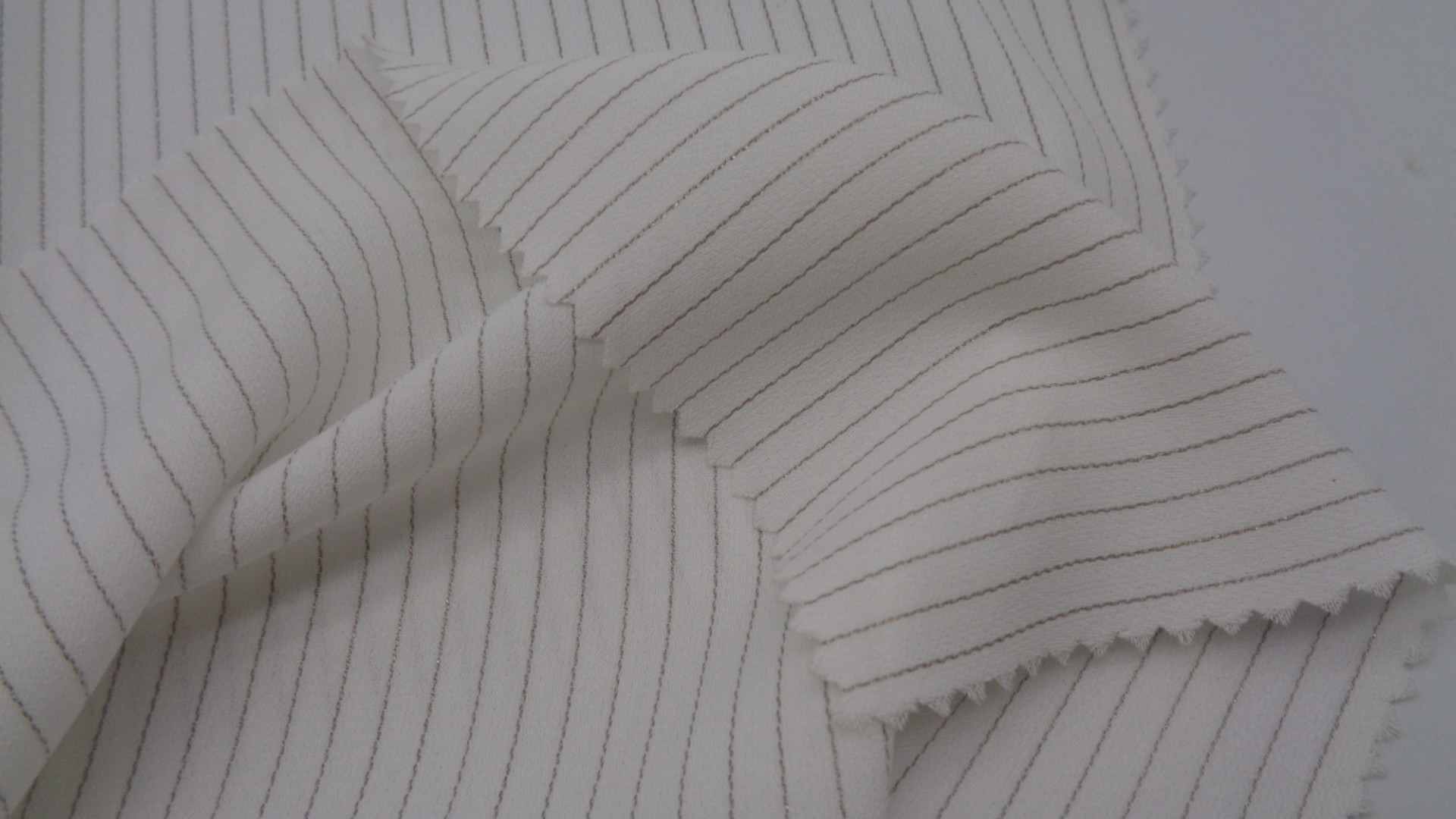 100% Polyester 175G Folden Stripe Breathable Chiffon Blouse Fabric 150 Cm