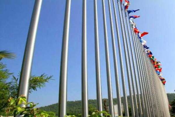 Various Shape Stainless Steel Flag Pole For City Squares / Customs Terminals /