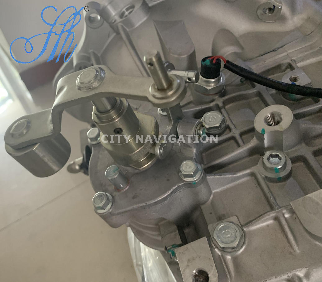 FENGGUANG 580 SUV 1.8L MT Transmission Gearbox Assembly for Closed Off-Road Vehicles
