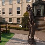 6m Height Modern Art Sculptures Patina Finish Outdoor Bronze Sports Statues