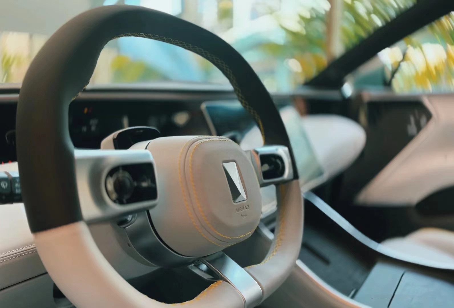 AVATR-11 2024 Dual Motor Electric Car with Panoramic Sunroof 555km NEDC Range and 200km/h High Speed Maximum Power 435kW