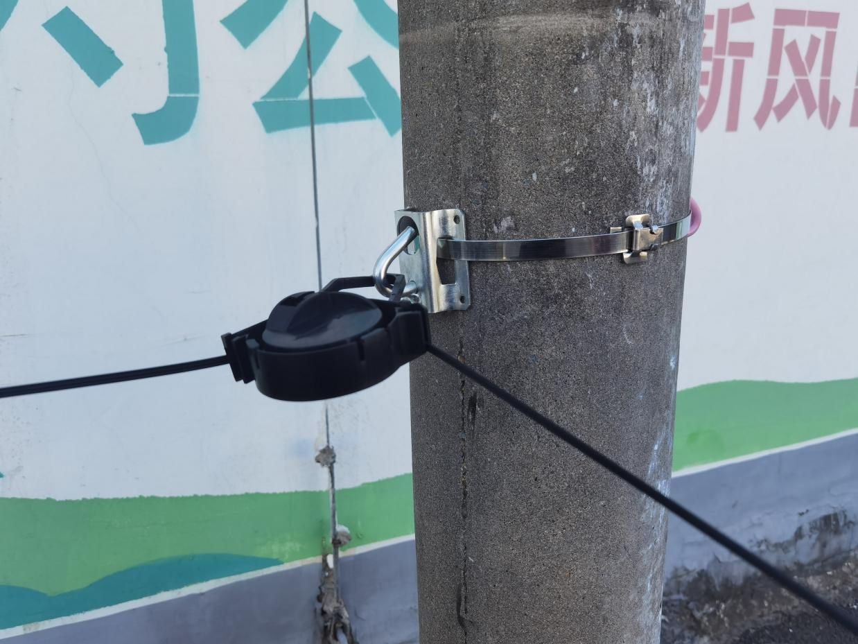 XS-A08O FTTH Round Drop Cable Optic Fiber Clamp for Flexible Subscriber Cables and More
