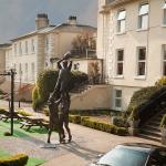 6m Height Modern Art Sculptures Patina Finish Outdoor Bronze Sports Statues