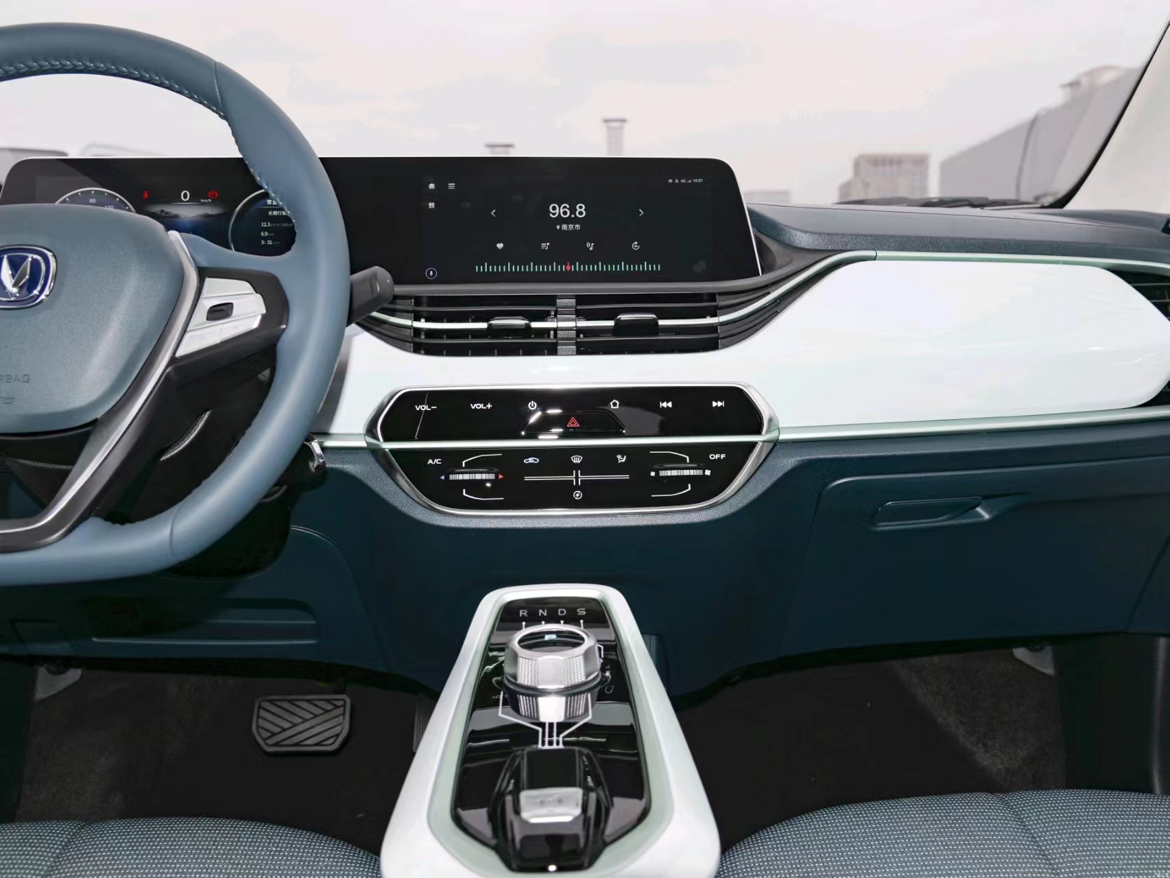 2024 EV Car The and Beautiful Electric SUV Car Changan Benben E-Star with 310 km Range