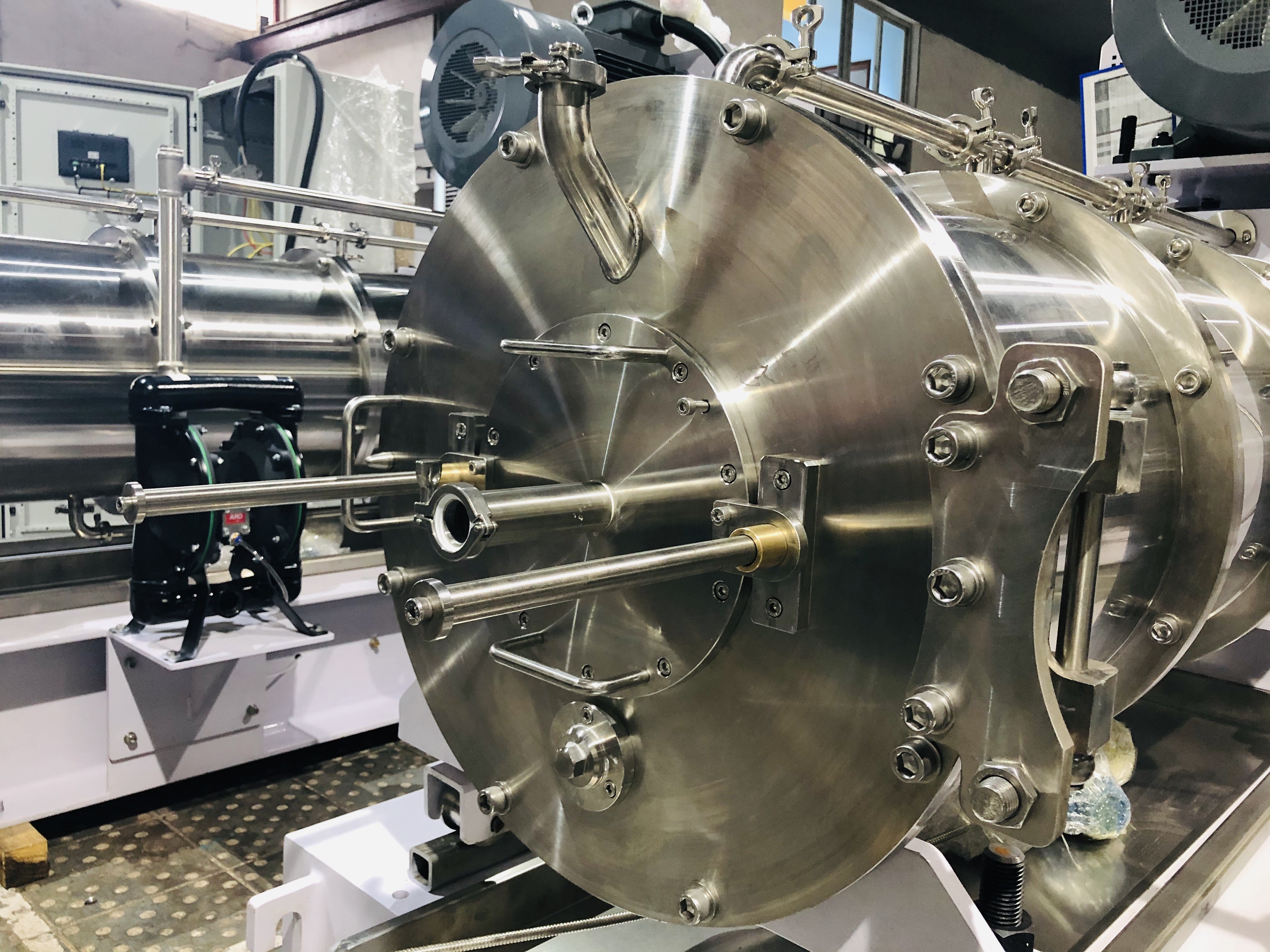 Nano Grinding 100L Horizontal Sand Mill 55kW For Higher Quality Enegry Saving Dyestuff MLCC