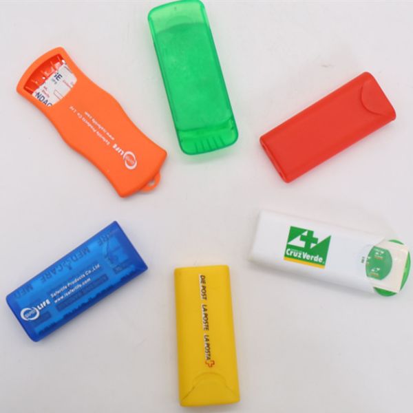 Promotion plaster bandage kit with 10 pcs adhesive plasters for basic injuries plaster kit