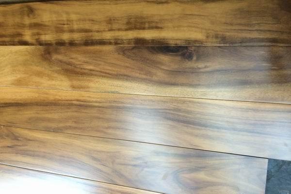 Satin Gloss acacia in tigerwood grain look