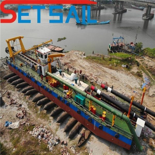 River Lake Port Reservoir Dredging with 24 Inch Cutter Suction Dredger at 20m