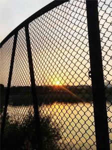 Wholesale Durable Black Chain Link Fence Privacy Fabric Hot Dipped Galvanized Mesh Fence from china suppliers