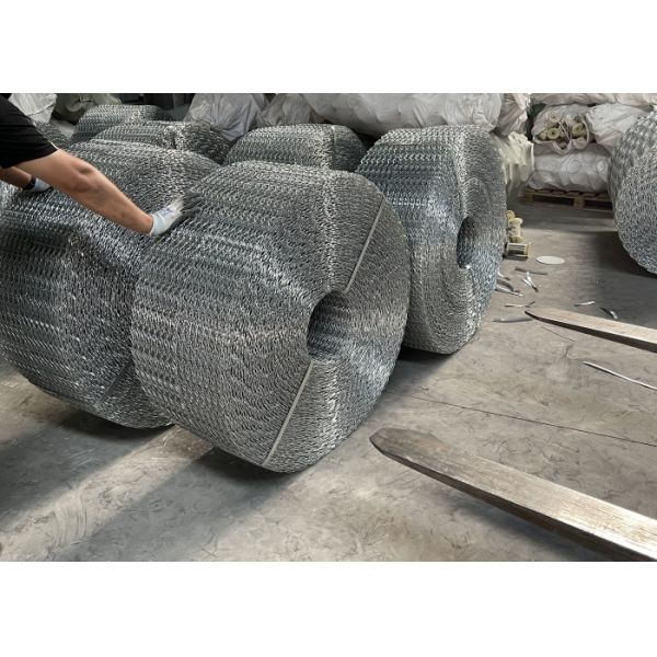 2Rolls Package 2mm Thickness Galvanized Pipe coating welded Mesh for Subsea Gas & Oil Pipeline