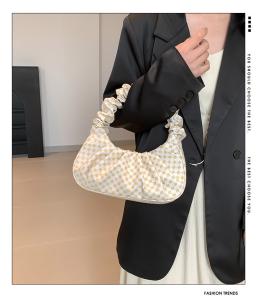 China WOMEN'S BAG TREND NEW TREND INS TREND ALL-IN-ONE SHOULDER BAG SPRING AND SUMMER FASHION CLOUD FOLD BAG on sale