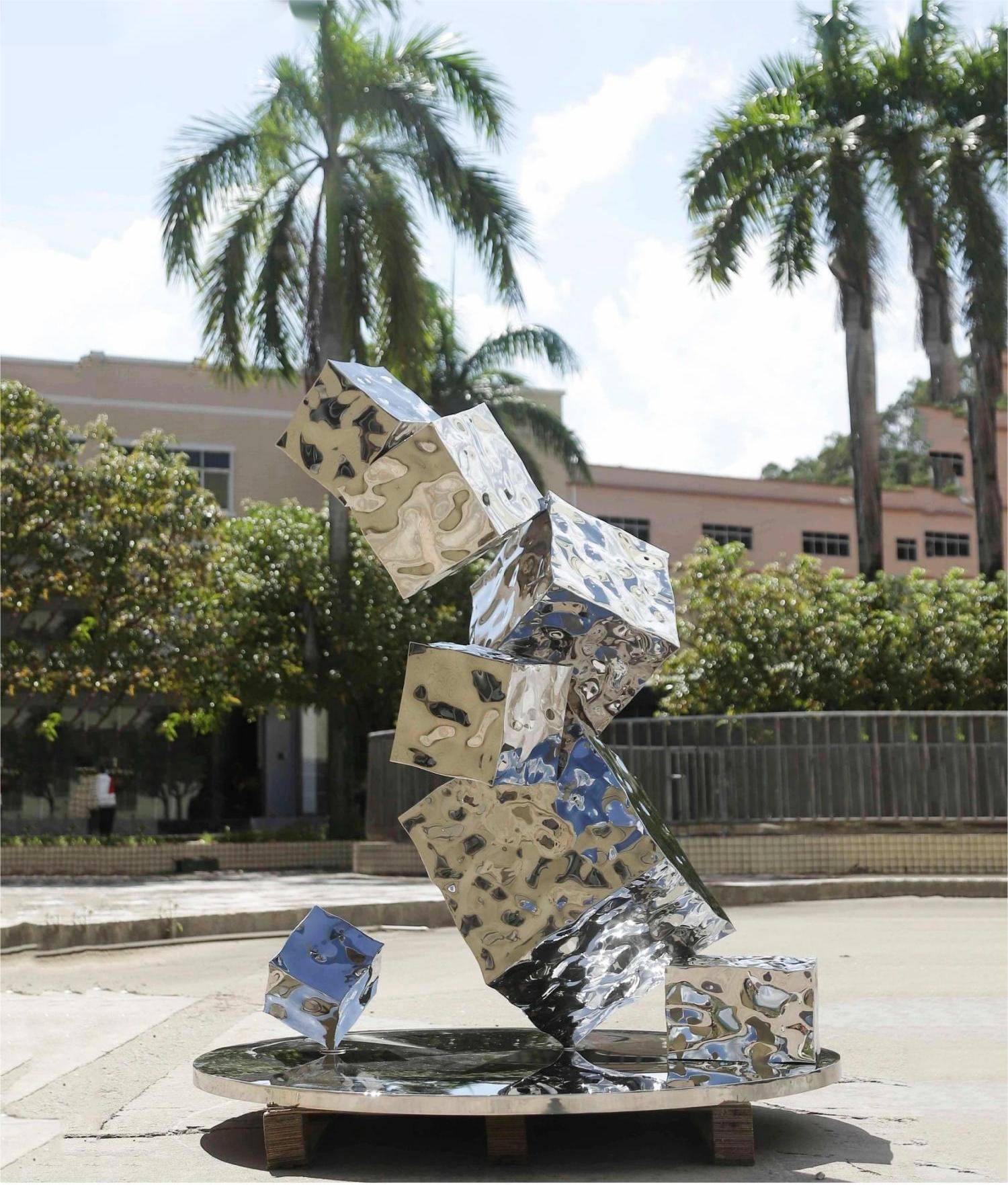 Silver color Hotel Lobby Sculpture Geometric Water Waves Three Dimensional Rubik'S Cube Sculpture