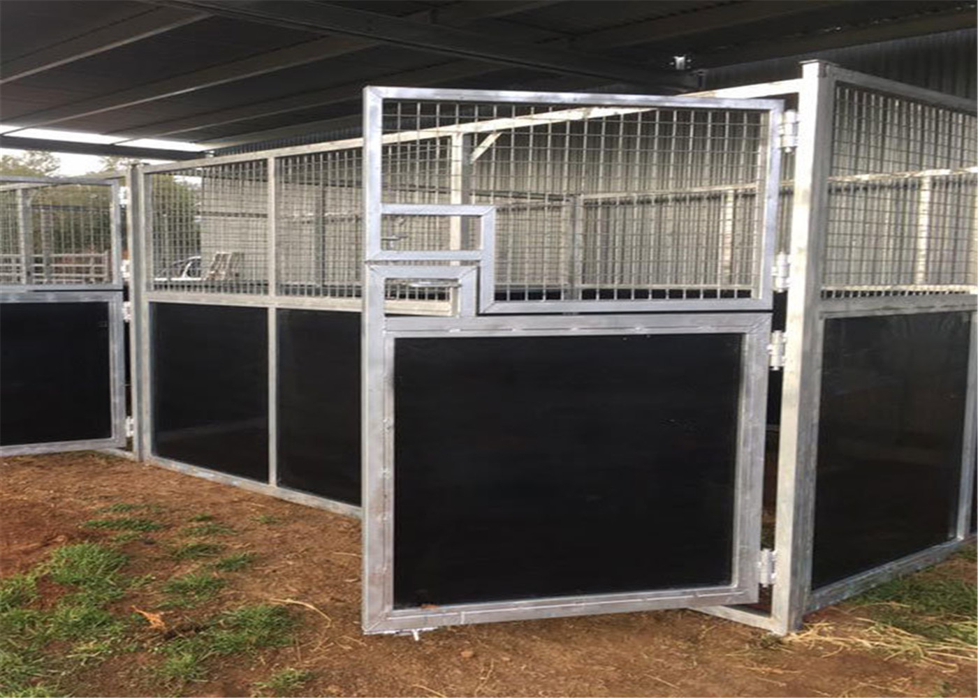 temporary horse stable with roofing 2200mm x 3600mm
