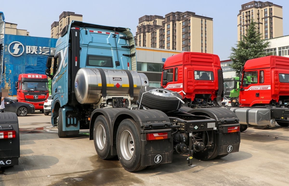 Big Capacity 50T Load Shacman X3000 6X4 Tractor Truck With 1500-2000Nm Maximum Torque