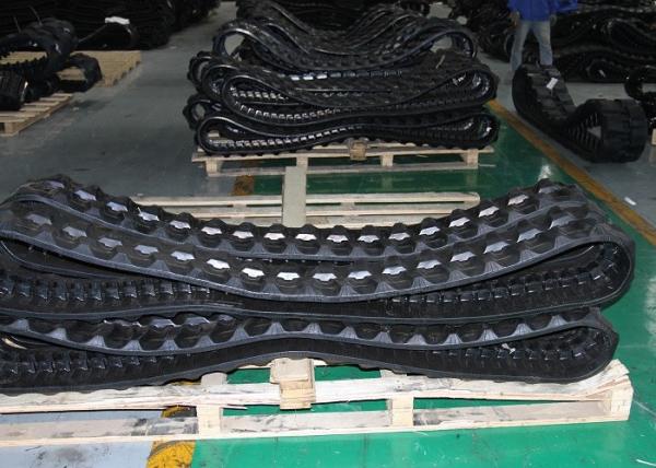 Less Vibration Excavator Rubber Tracks 250 * 52.5 Mm 78 Links High Tractive